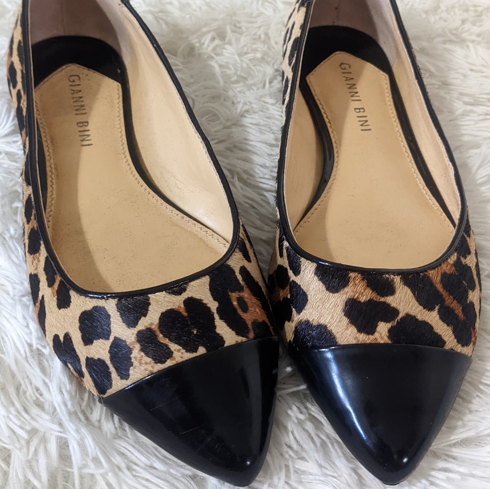 Gianni Bini Black and Brown Flats Sleek Leopard Print